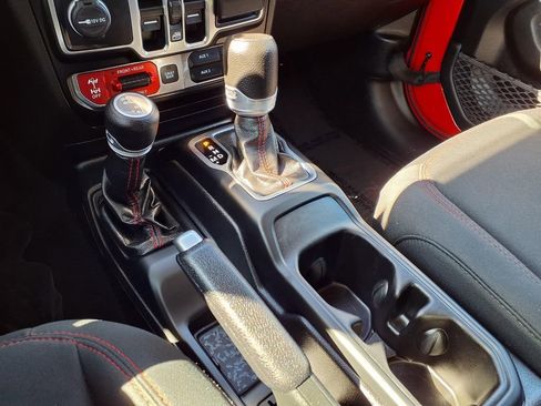 Used 2020 Jeep Wrangler Unlimited Rubicon w/ Quick Order Package 28Y Recon image 11