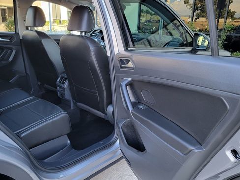 Used 2021 Volkswagen Tiguan SE image 25
