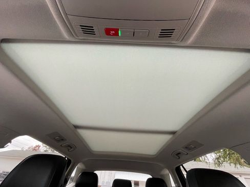 Used 2022 Volkswagen Tiguan SE w/ Panoramic Sunroof Package image 31