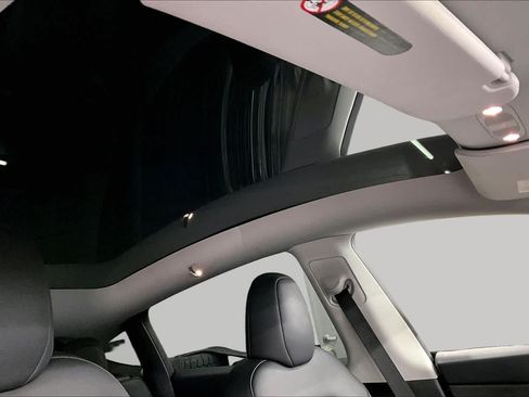 Used 2024 Tesla Model Y 2WD image 13