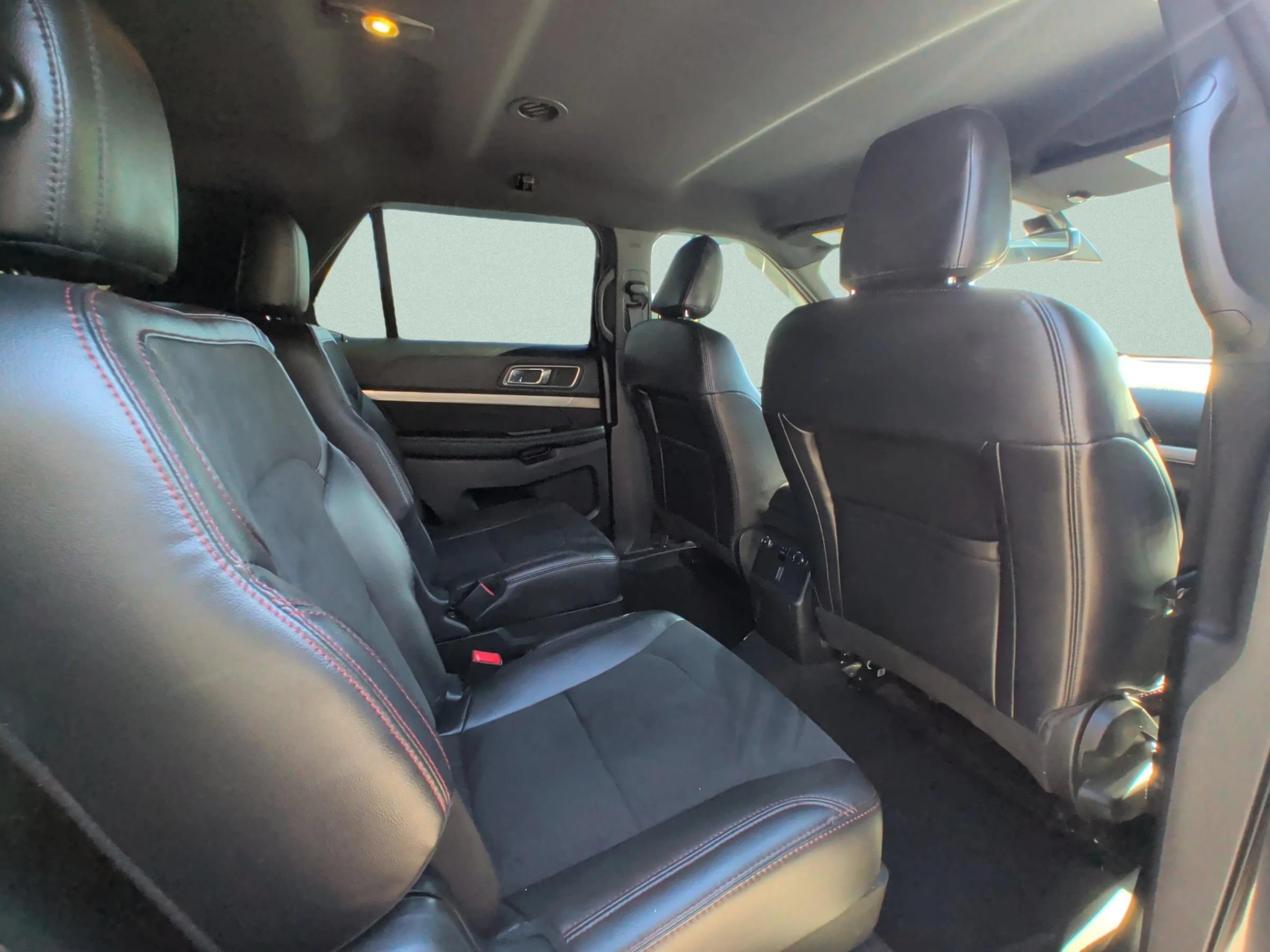 Used 2019 Ford Explorer XLT w/ Equipment Group 202A FWD image 31