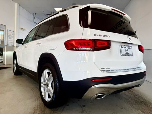 Used 2023 Mercedes-Benz GLB 250 4MATIC image 4