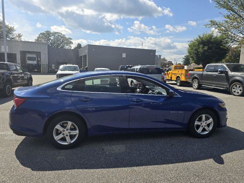 Used 2023 Chevrolet Malibu LT image 2