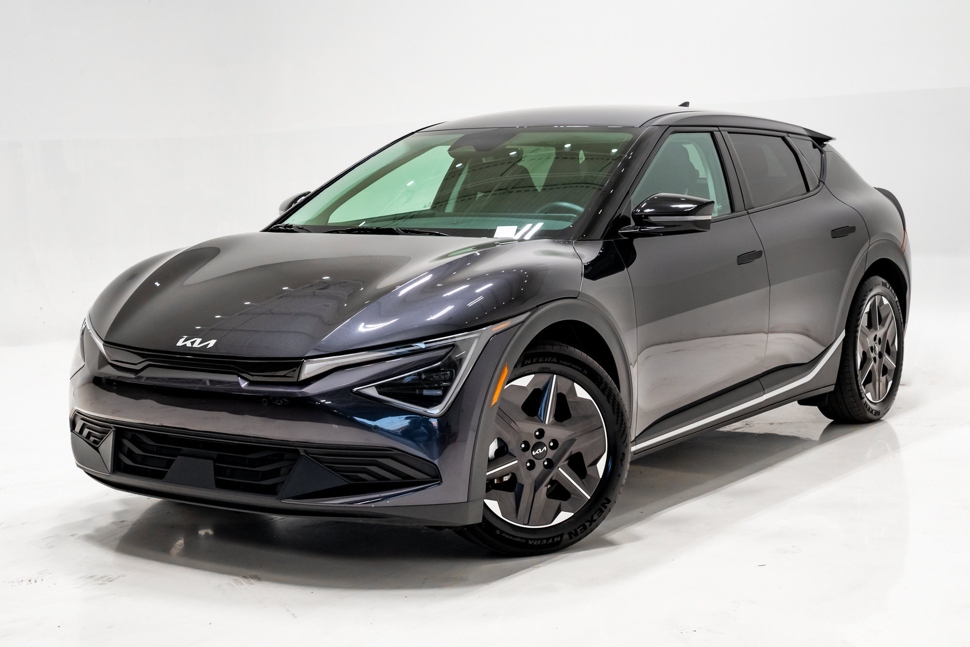 Used 2025 Kia EV6 Light RWD image 1