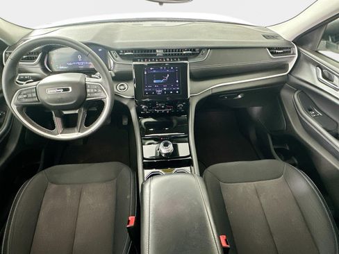 Used 2023 Jeep Grand Cherokee L Laredo image 27