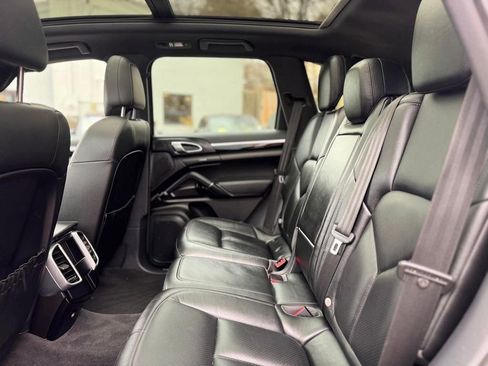 Used 2017 Porsche Cayenne Platinum Edition AWD/4WD image 18