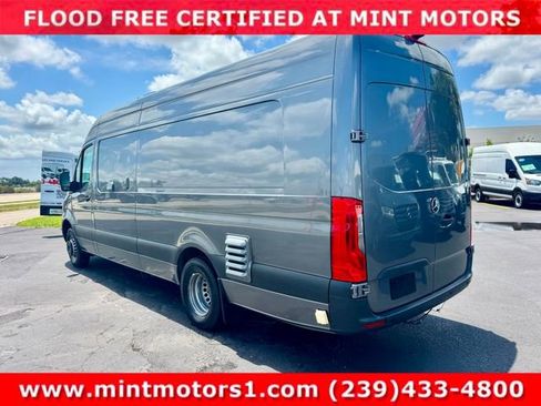 Used 2021 Mercedes-Benz Sprinter 4500 w/ Dashboard Charging Package image 18