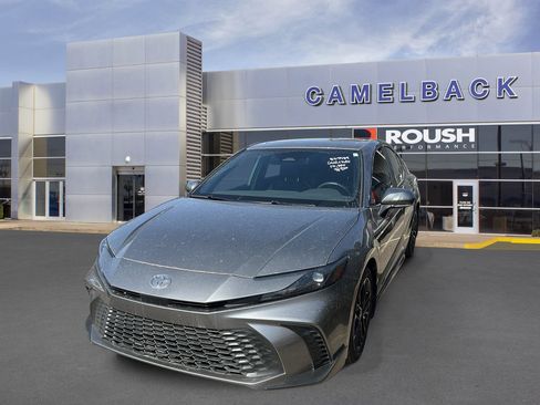 Used 2025 Toyota Camry SE w/ Convenience Package FWD image 16