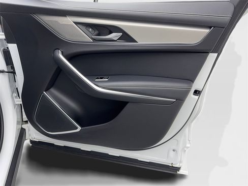 Used 2024 Jaguar F-PACE R-Dynamic S image 47