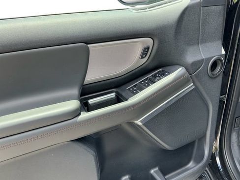 Used 2025 Ford Expedition Active AWD/4WD image 11