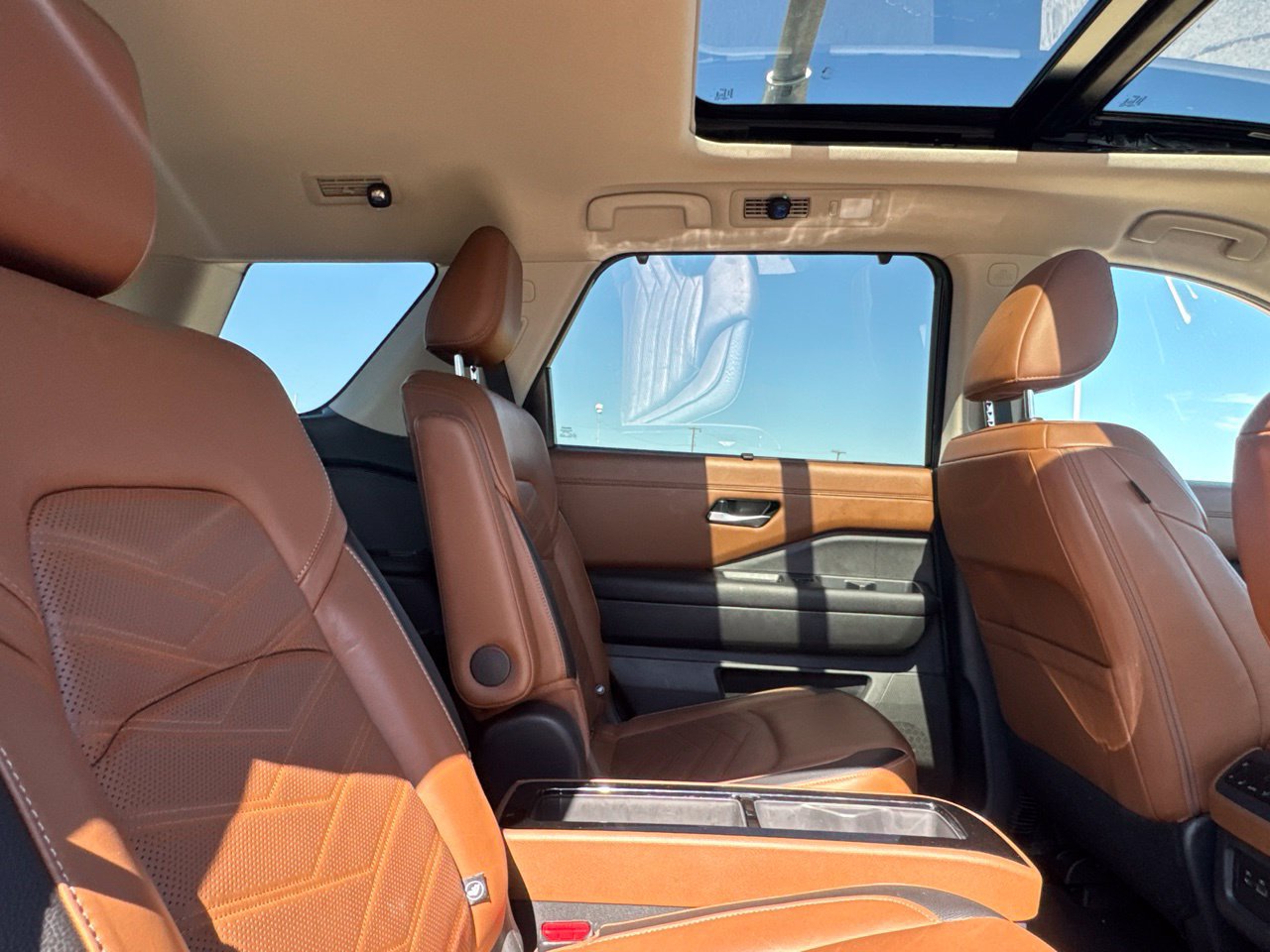 Used 2024 Nissan Pathfinder Platinum FWD image 38