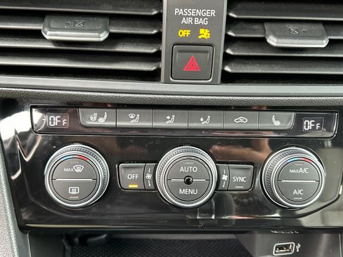 Used 2019 Volkswagen Jetta R-Line w/ R-Line Cold Weather Package FWD image 18