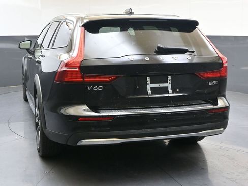 Certified 2024 Volvo V60 B5 Cross Country Ultimate image 4