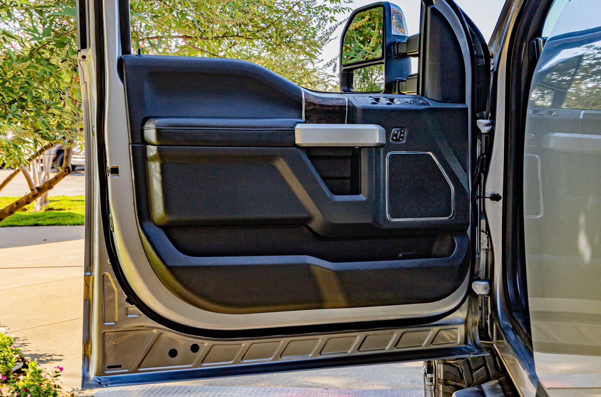 Used 2022 Ford F350 Lariat w/ Lariat Ultimate Package AWD/4WD image 35