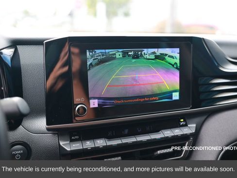 Used 2025 Toyota Camry LE w/ Convenience Package image 21