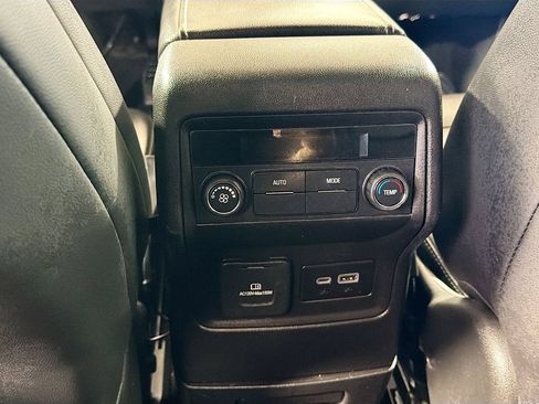 Used 2023 GMC Acadia SLT FWD image 27