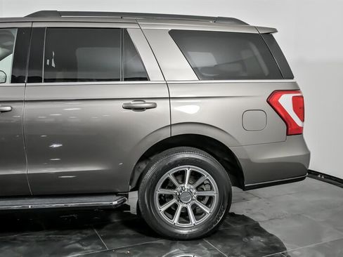 Used 2019 Ford Expedition XLT w/ Equipment Group 202A image 8