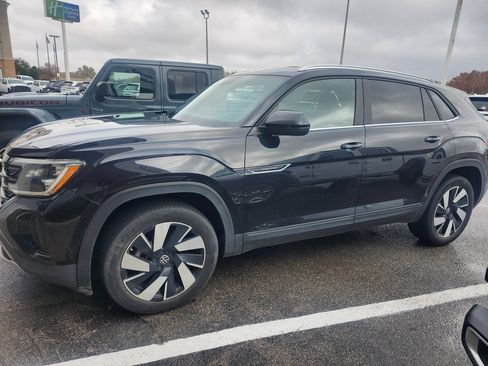 Used 2024 Volkswagen Atlas Cross Sport SE image 1