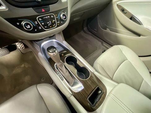 Used 2017 Chevrolet Malibu Premier w/ Driver Confidence Package image 26