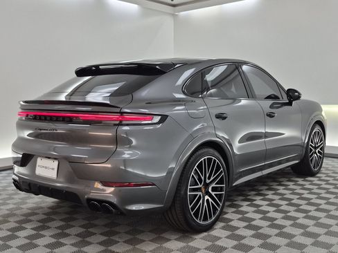 Used 2025 Porsche Cayenne GTS AWD/4WD image 9