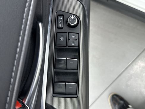 Used 2021 Toyota Venza XLE w/ Softex Package AWD/4WD image 12