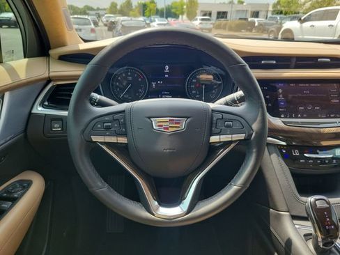 Used 2024 Cadillac XT6 Premium Luxury w/ Platinum Package FWD image 11