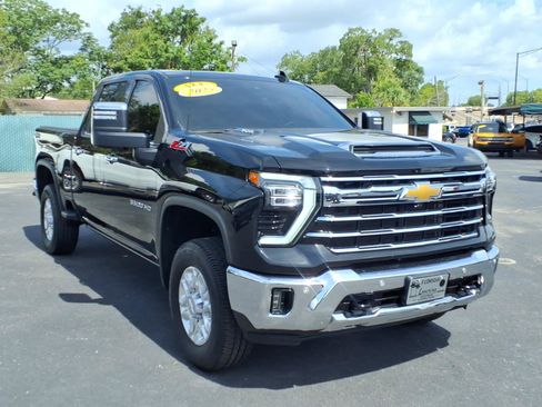 Used 2024 Chevrolet Silverado 3500 LTZ w/ LTZ Plus Package AWD/4WD image 7