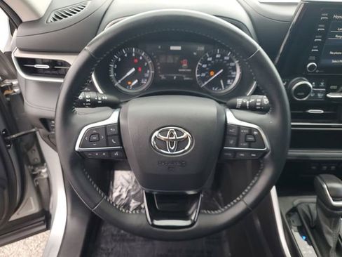 Used 2021 Toyota Highlander XLE image 21