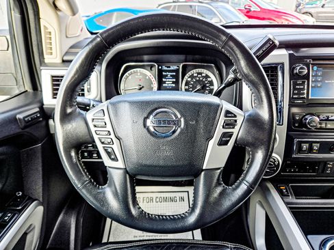 Used 2017 Nissan Titan PRO-4X w/ Pro-4x Convenience Package image 19
