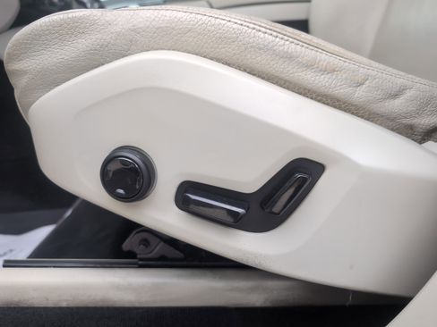 Used 2016 Volvo XC90 T6 Momentum w/ Momentum Plus Package image 17