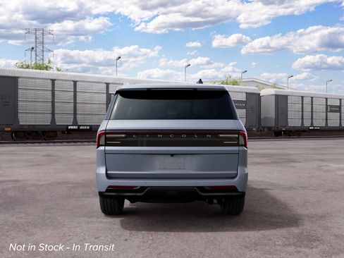 New 2027 Lincoln Navigator Reserve AWD/4WD image 32