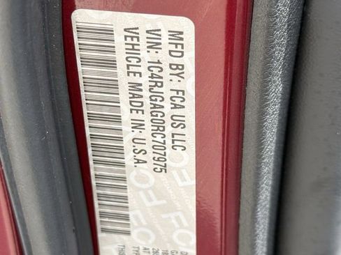 Used 2024 Jeep Grand Cherokee Laredo image 25