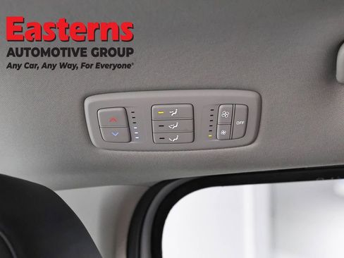 Used 2022 Kia Carnival LX image 23