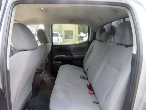 Used 2019 Toyota Tacoma SR5 RWD image 23
