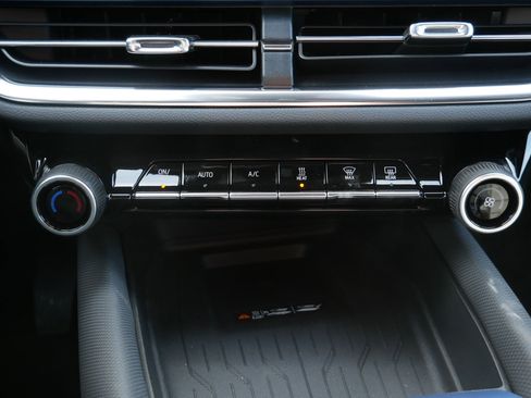 New 2026 Chevrolet Equinox EV LT image 8