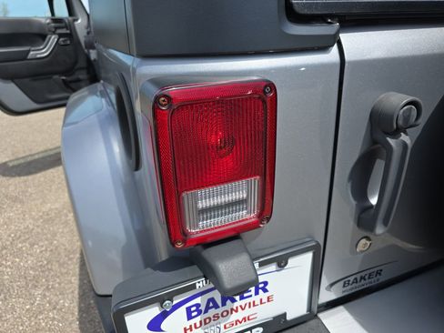 Used 2013 Jeep Wrangler Unlimited Sahara w/ Dual Top Group AWD/4WD image 30