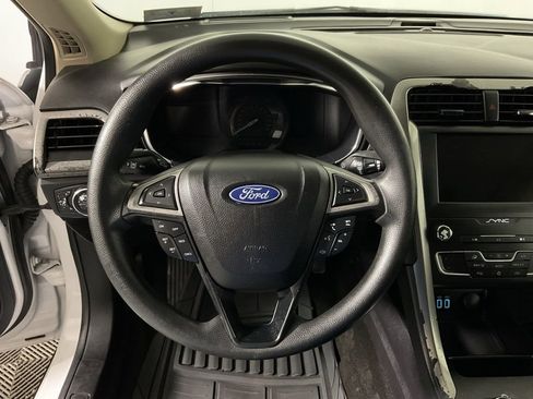 Used 2020 Ford Fusion SE image 22