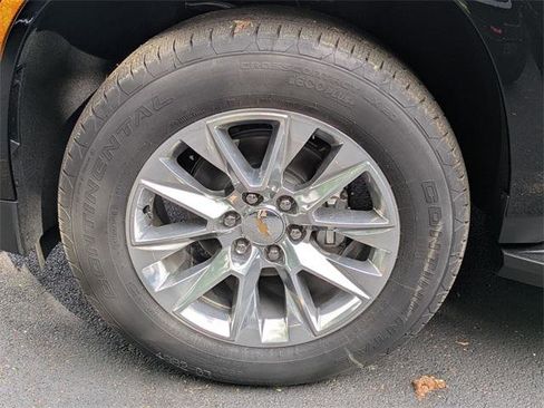 New 2026 Chevrolet Suburban Premier image 36