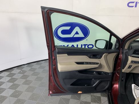 Used 2018 Honda Odyssey Touring image 12