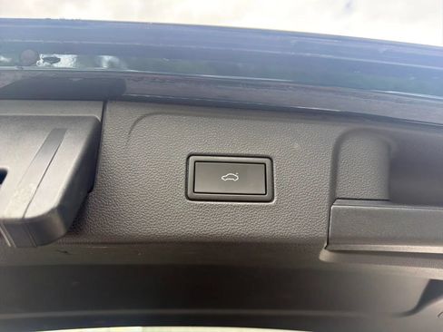 Used 2023 Volkswagen Atlas SE w/ Panoramic Sunroof Package FWD image 19
