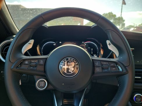 Used 2024 Alfa Romeo Giulia Veloce image 16