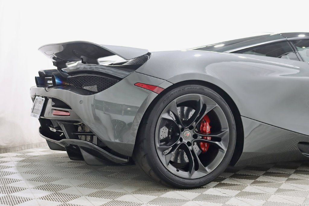 Used 2018 McLaren 720S RWD image 18