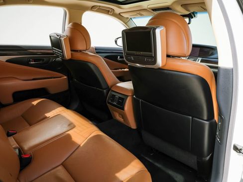 Used 2013 Lexus LS 460 w/ Comfort Pkg image 28