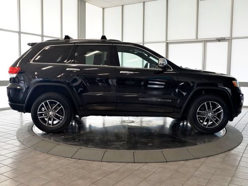 Used 2018 Jeep Grand Cherokee Limited AWD/4WD image 9