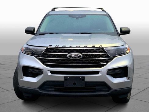 Used 2022 Ford Explorer XLT image 3