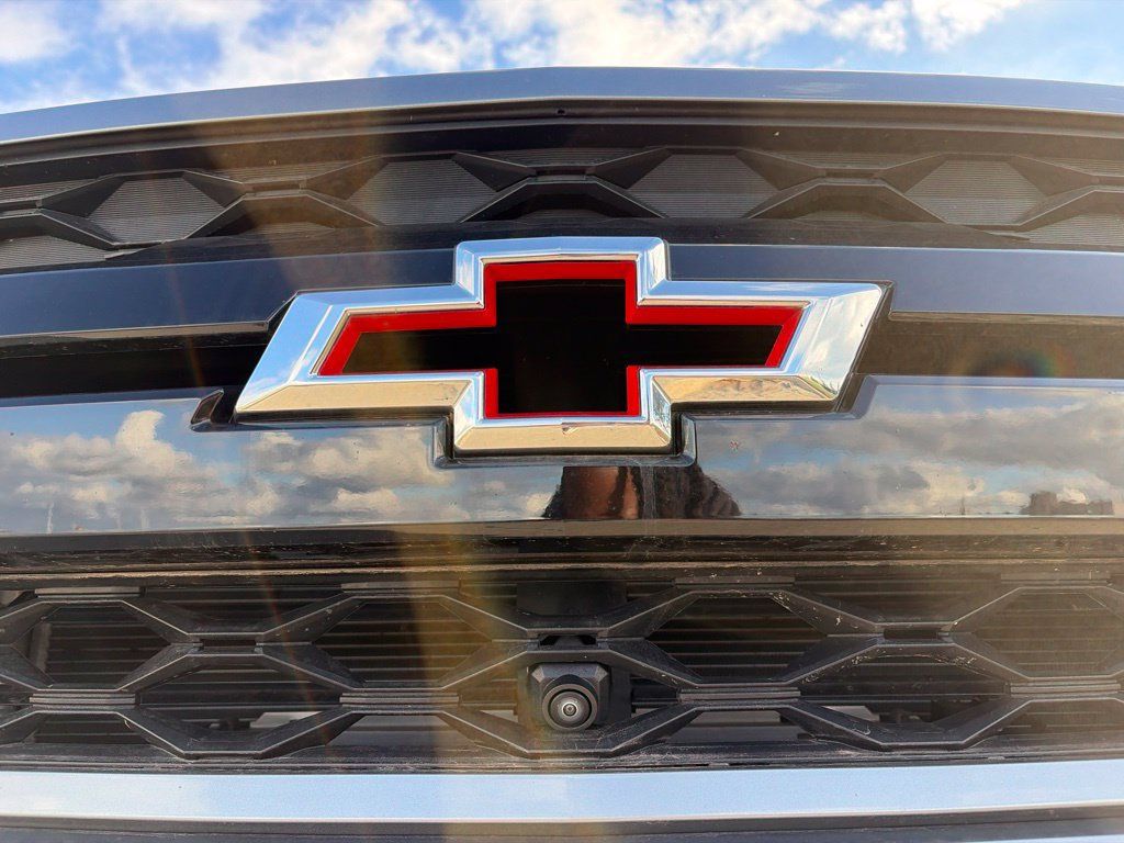 Used 2025 Chevrolet Colorado ZR2 w/ Technology Package AWD/4WD image 19