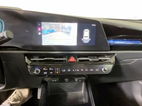 Used 2024 Kia Niro EX FWD image 34