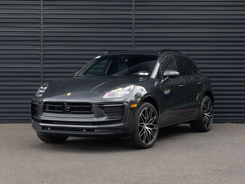 Used 2023 Porsche Macan AWD/4WD image 1