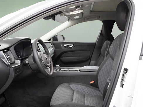 Certified 2025 Volvo XC60 B5 Core w/ Protection Package Premier image 16