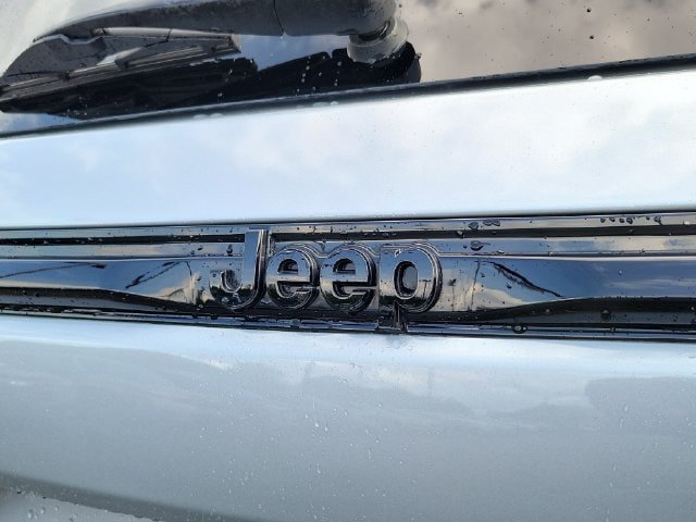 Certified 2024 Jeep Grand Cherokee Limited w/ Black Appearance Package AWD/4WD image 10